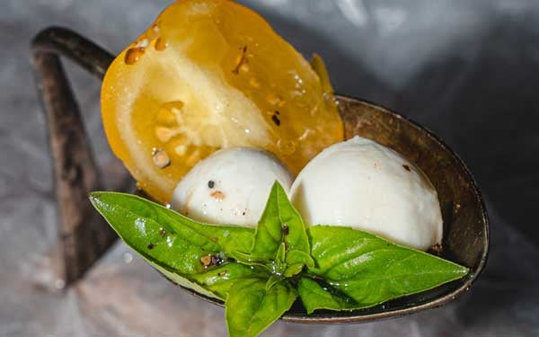 Rezeptinspiration-Mozzarella-mit-Tomaten