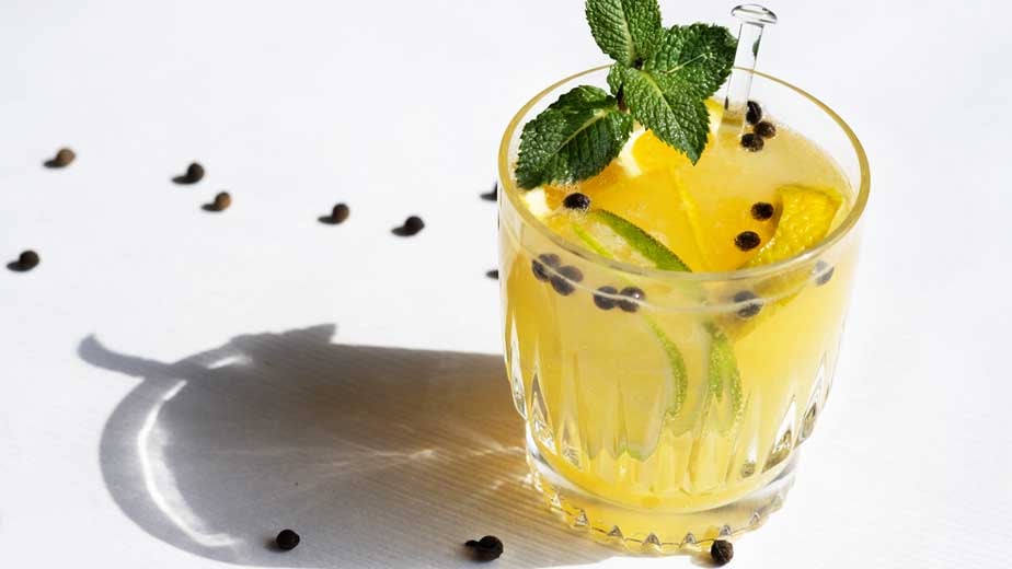 Grapefruitpfeffer-Orange-Eistee