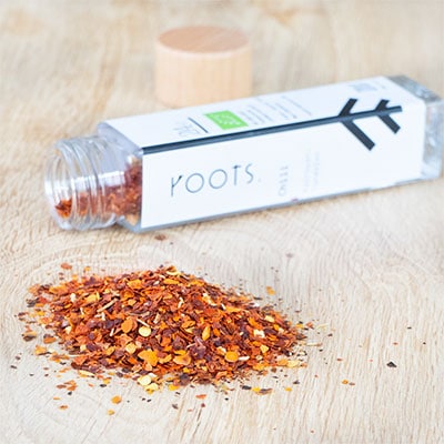 Chiliflocken bio von roots. natural Wuerzen mit Chiliflocken natuerlich und nachhaltig von roots-natural