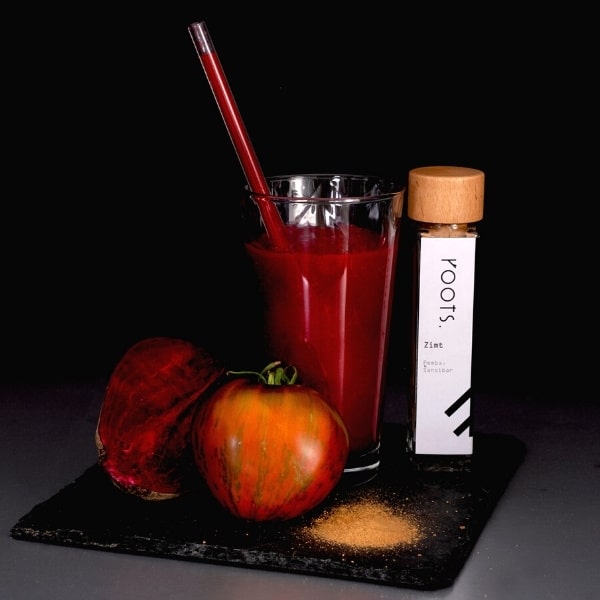 Tomatensaft mit Rote Beete und Zimtpulver