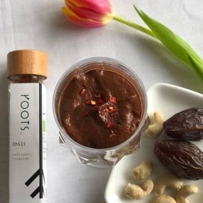 Vegane Schokocreme mit Chiliflocken Vegane Schokocreme mit Chiliflocken
