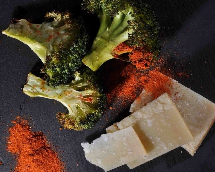 Welche Gewürze braucht man wie Paprikapulver für Käse und Brokkoli
