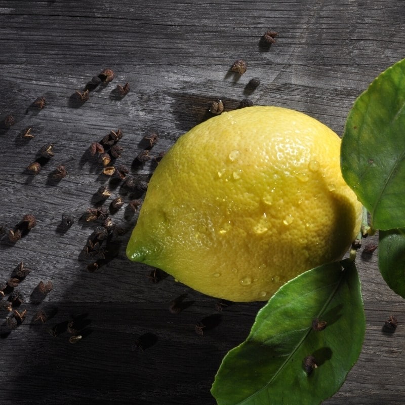 Gewürze für Obst wie Himalaya-Pfeffer mit Zitronenaroma